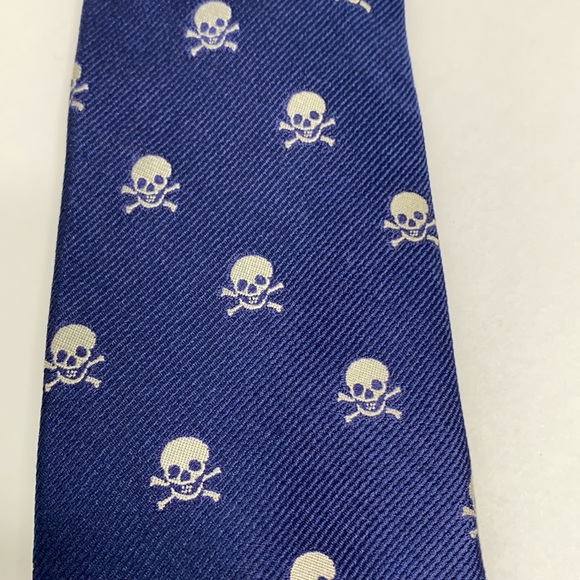Tommy Hilfiger Skull & Crossbones Blue/White Tie 100% Silk - Picture 2 of 6